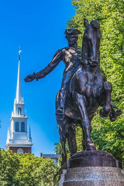 Perry, William 아티스트의 Paul Revere Statue-Old North Church-Freedom Trail-Boston-Massachusetts-Church in 1775 put up lanter작품입니다.